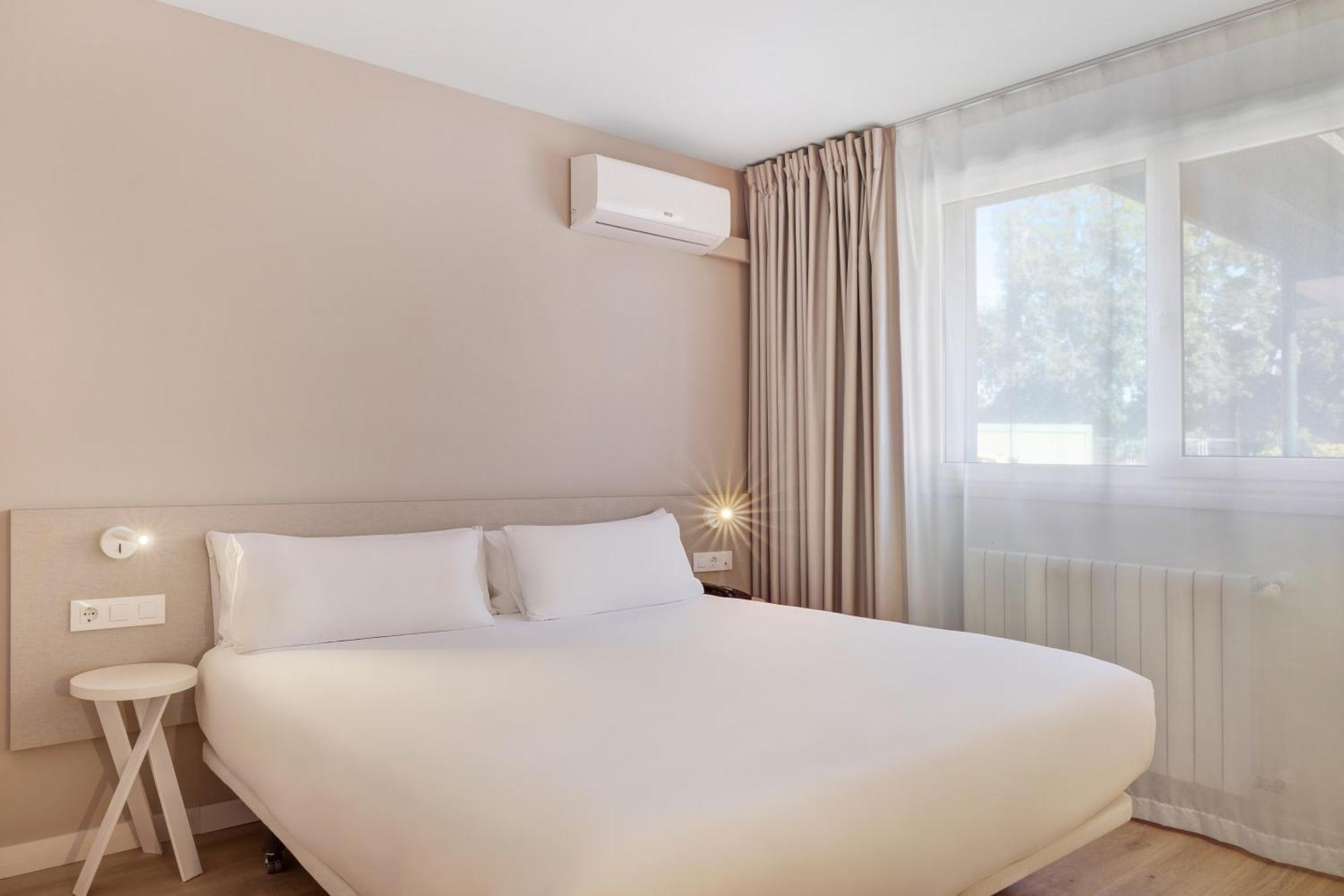 B&B Hotel Oviedo Viella  Eksteriør bilde