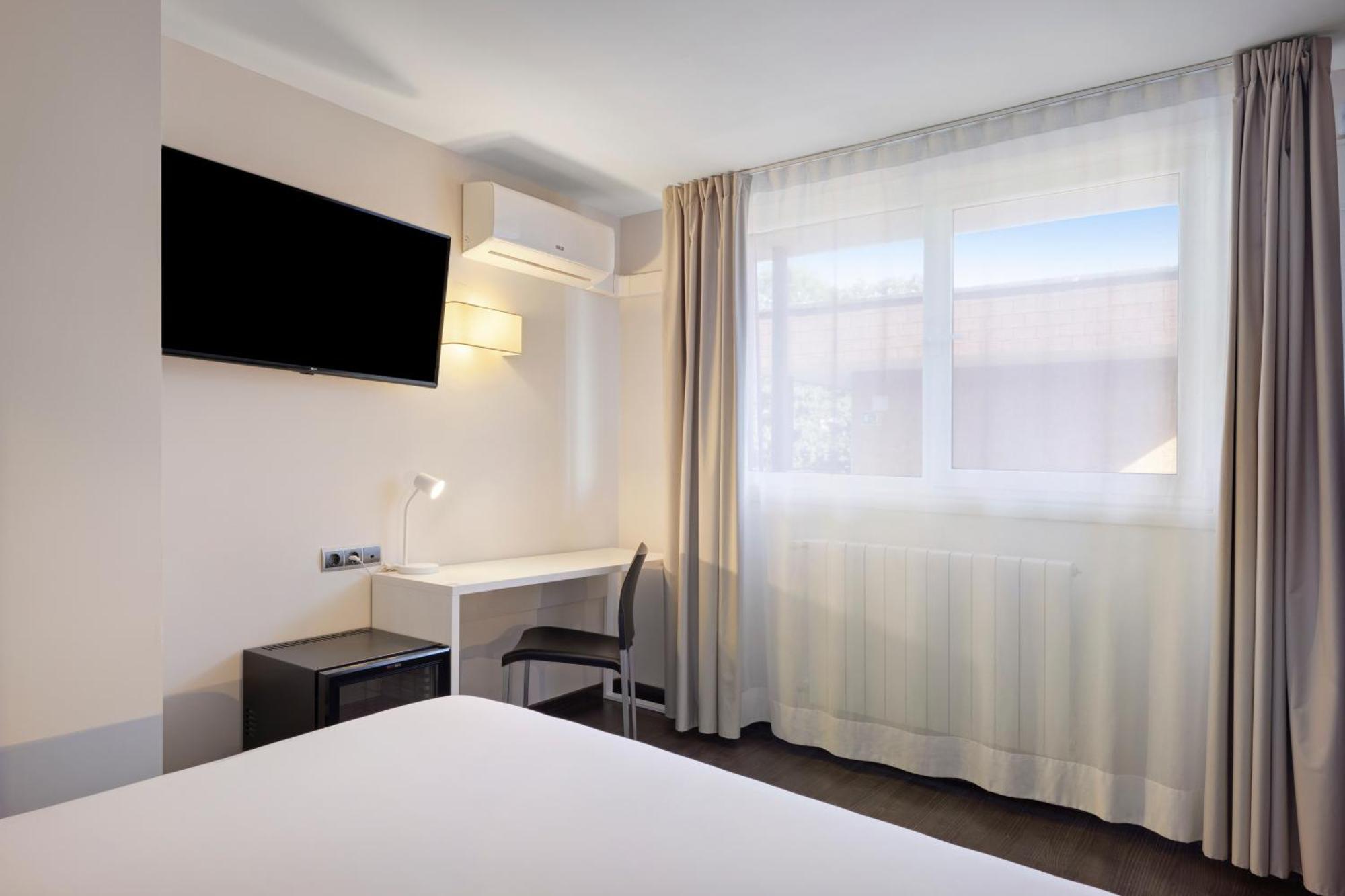 B&B Hotel Oviedo Viella  Eksteriør bilde