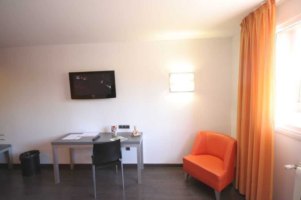 B&B Hotel Oviedo Viella  Eksteriør bilde