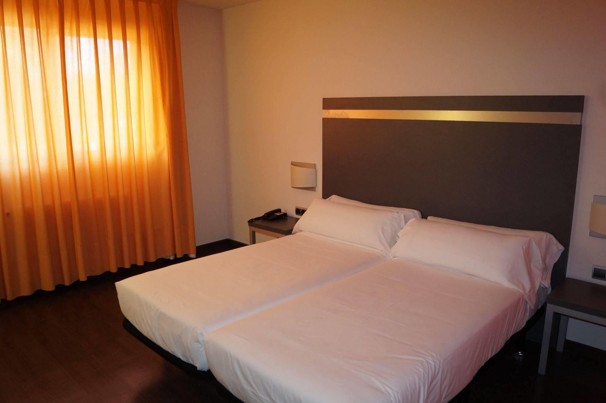 B&B Hotel Oviedo Viella  Eksteriør bilde